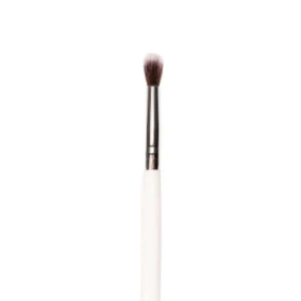 Plume P24 - Medium Tapered Eyeshadow Blending Brush