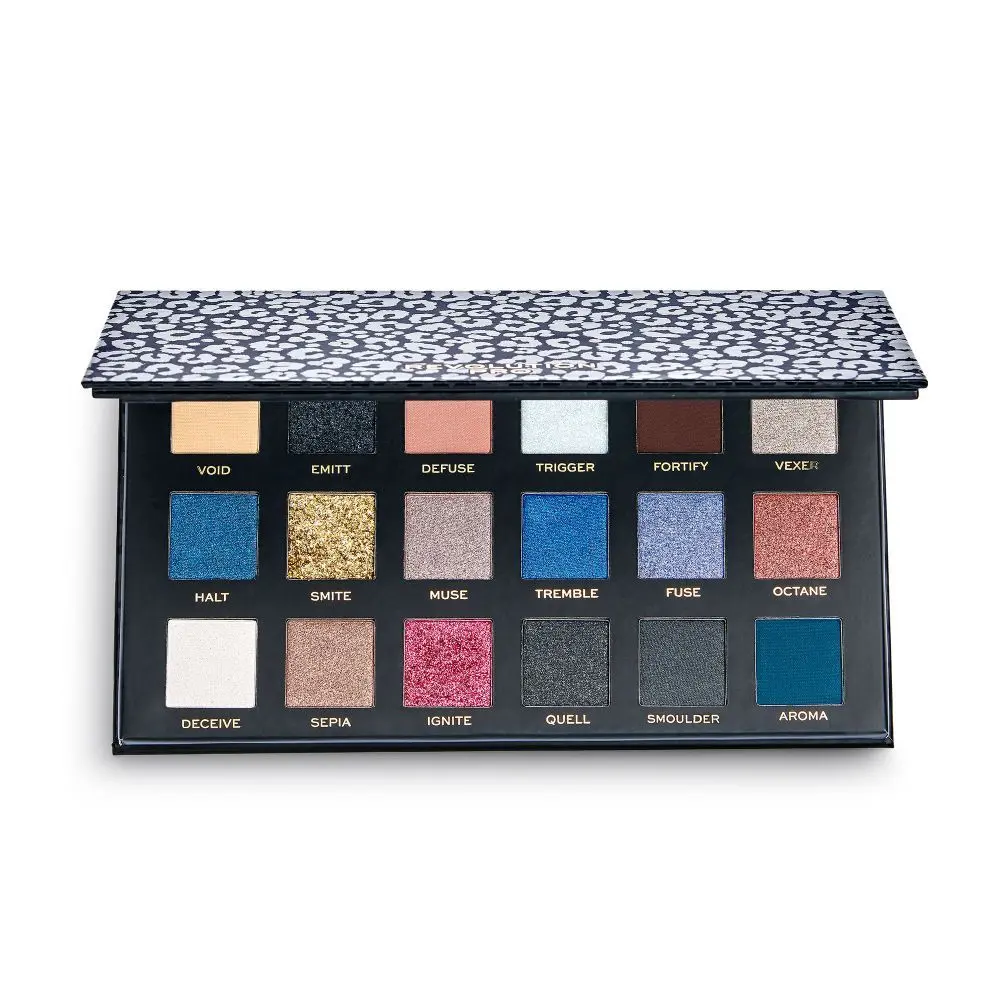 Revolution Pro New Neutrals Smoked Shadow Palette (18 g)