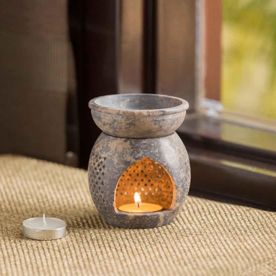 ExclusiveLane The Gleaming Mughal Jali' Hand Carved Aroma Diffuser In Soapstone (4 Inch)