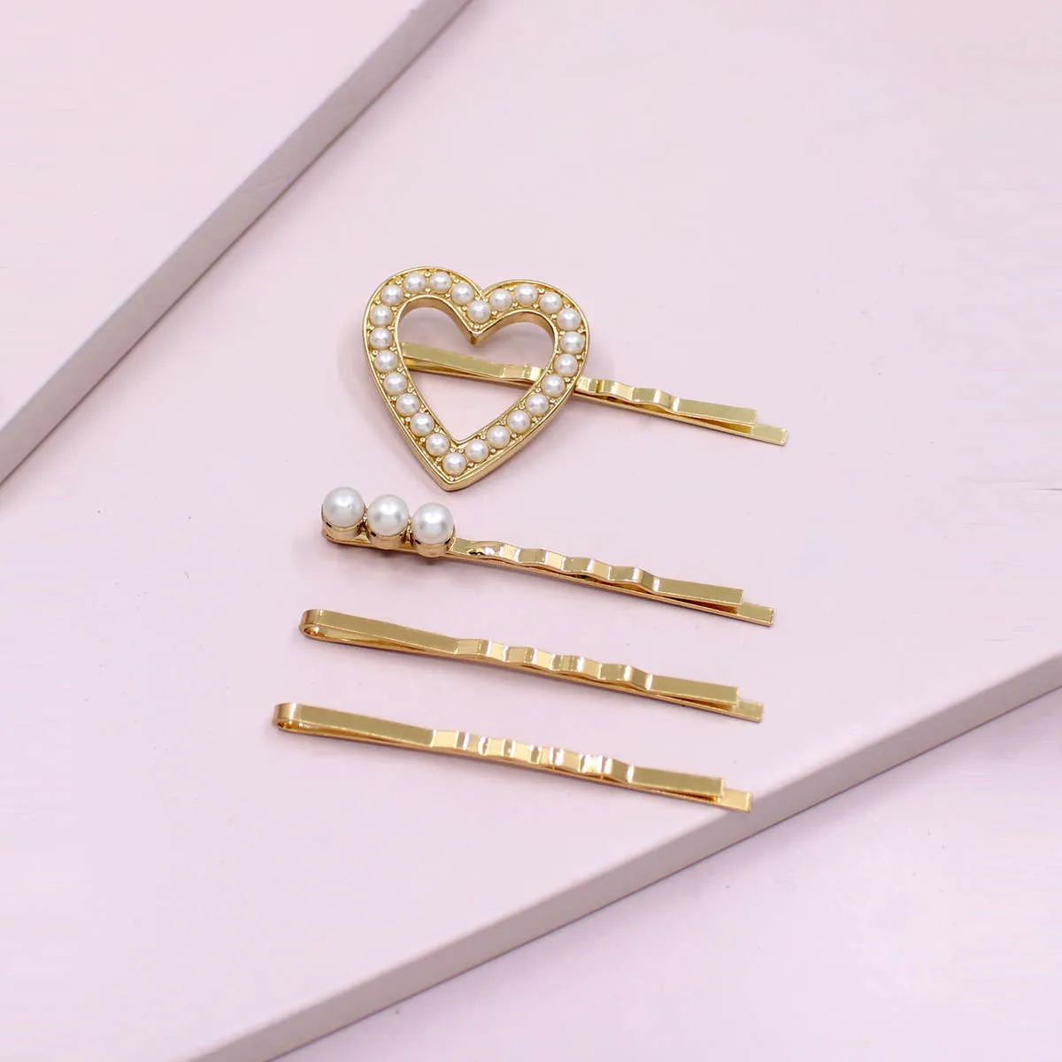 Runway Ritual Pearly Heart Hair Clip Set