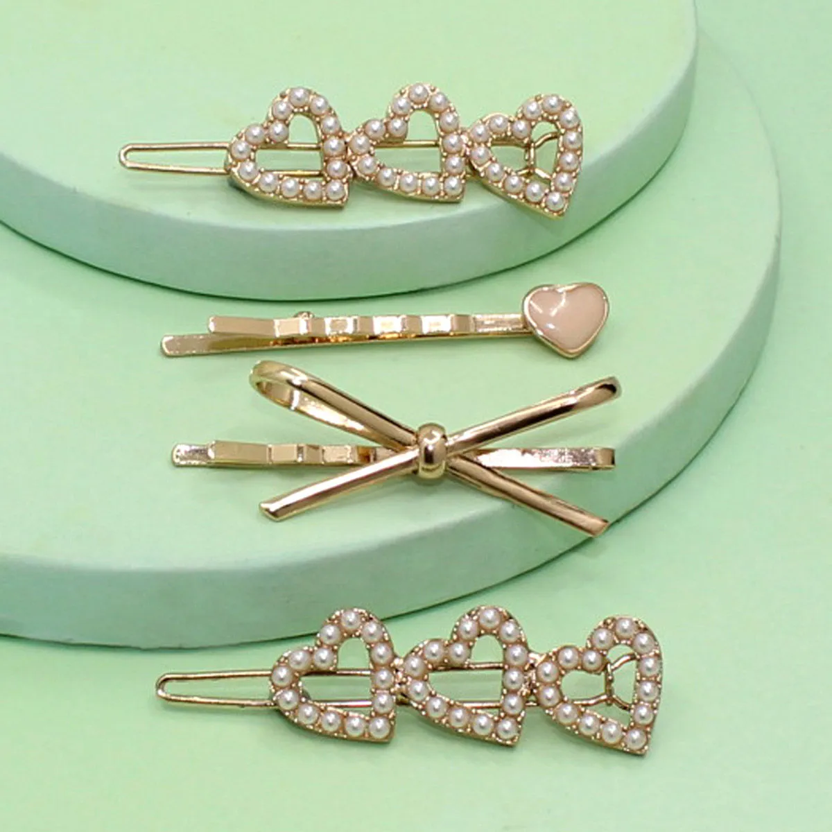 Runway Ritual Heart And Bow Hair Clip Set