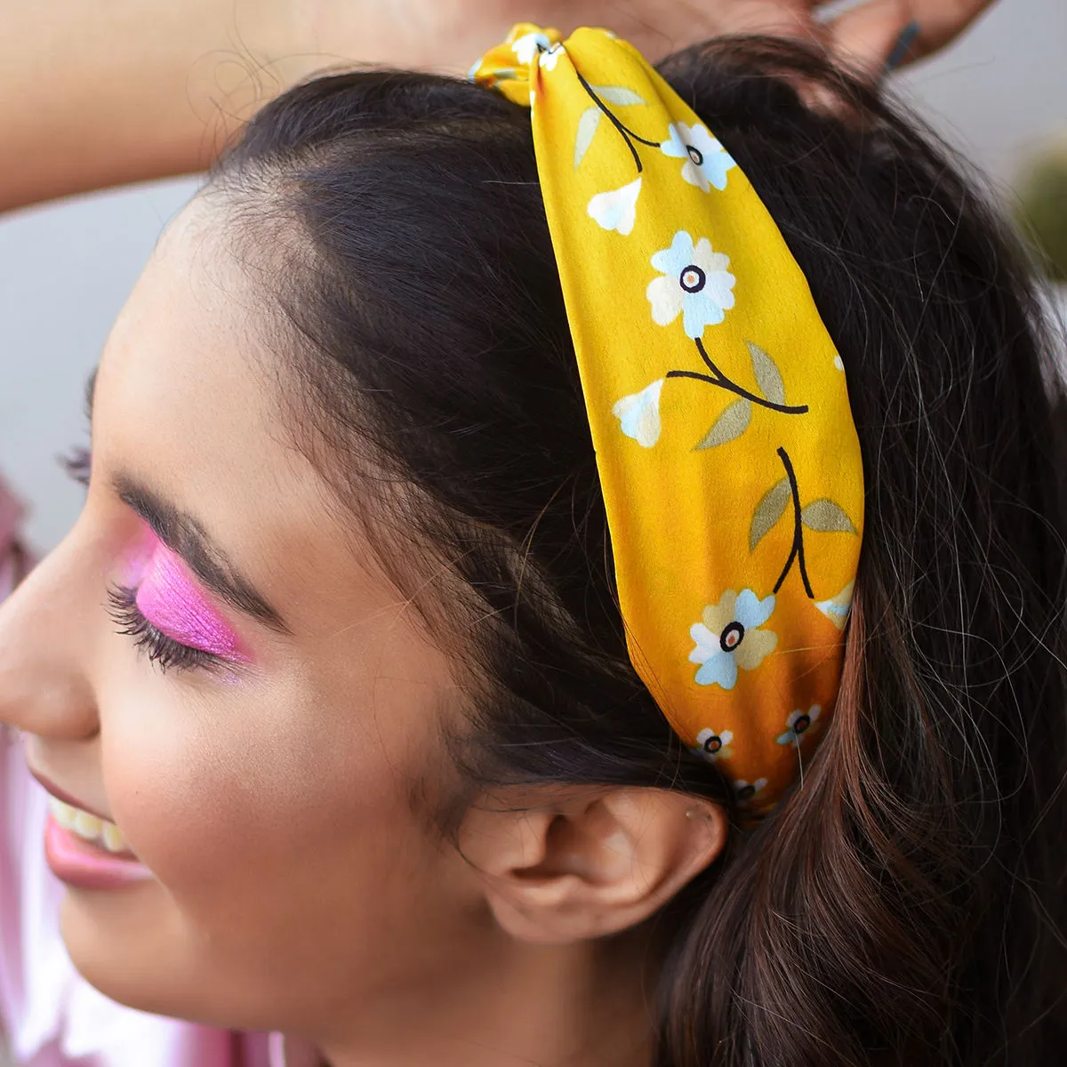 Toniq Gardenia Daisy Printed Yellow Satin Twisted Elasticated Head Band (OSXXIH16 B)