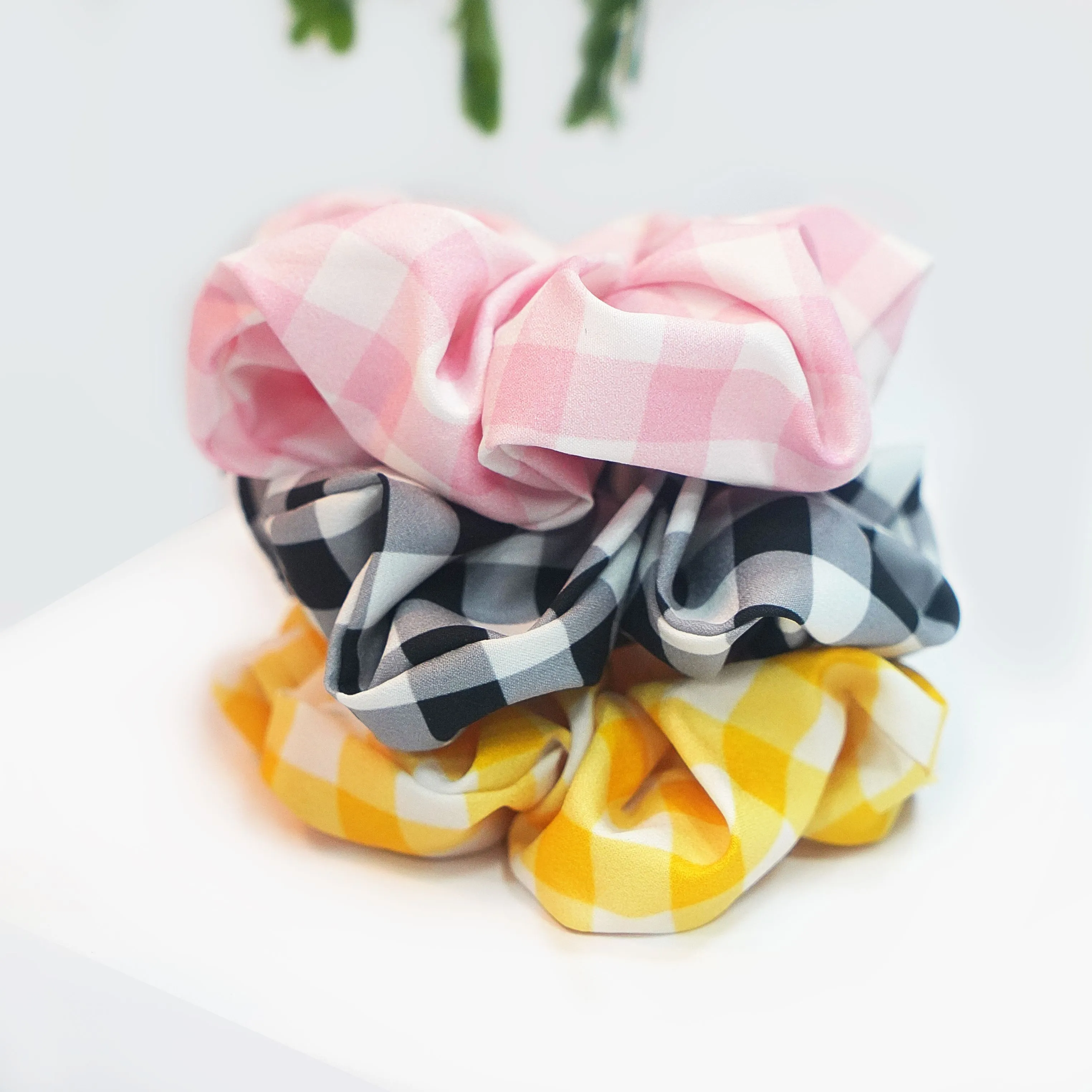 Belleziya Plaid Scrunchies Black/pink/yellow Hair Band Pack Of 3 For Women