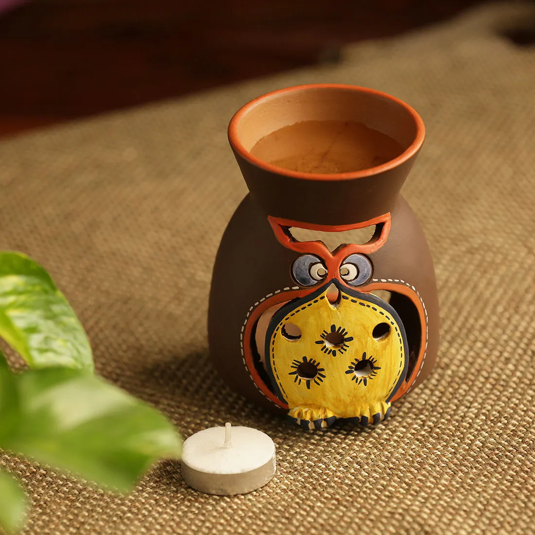 ExclusiveLane Owl Carved' Terracotta Aroma Diffuser