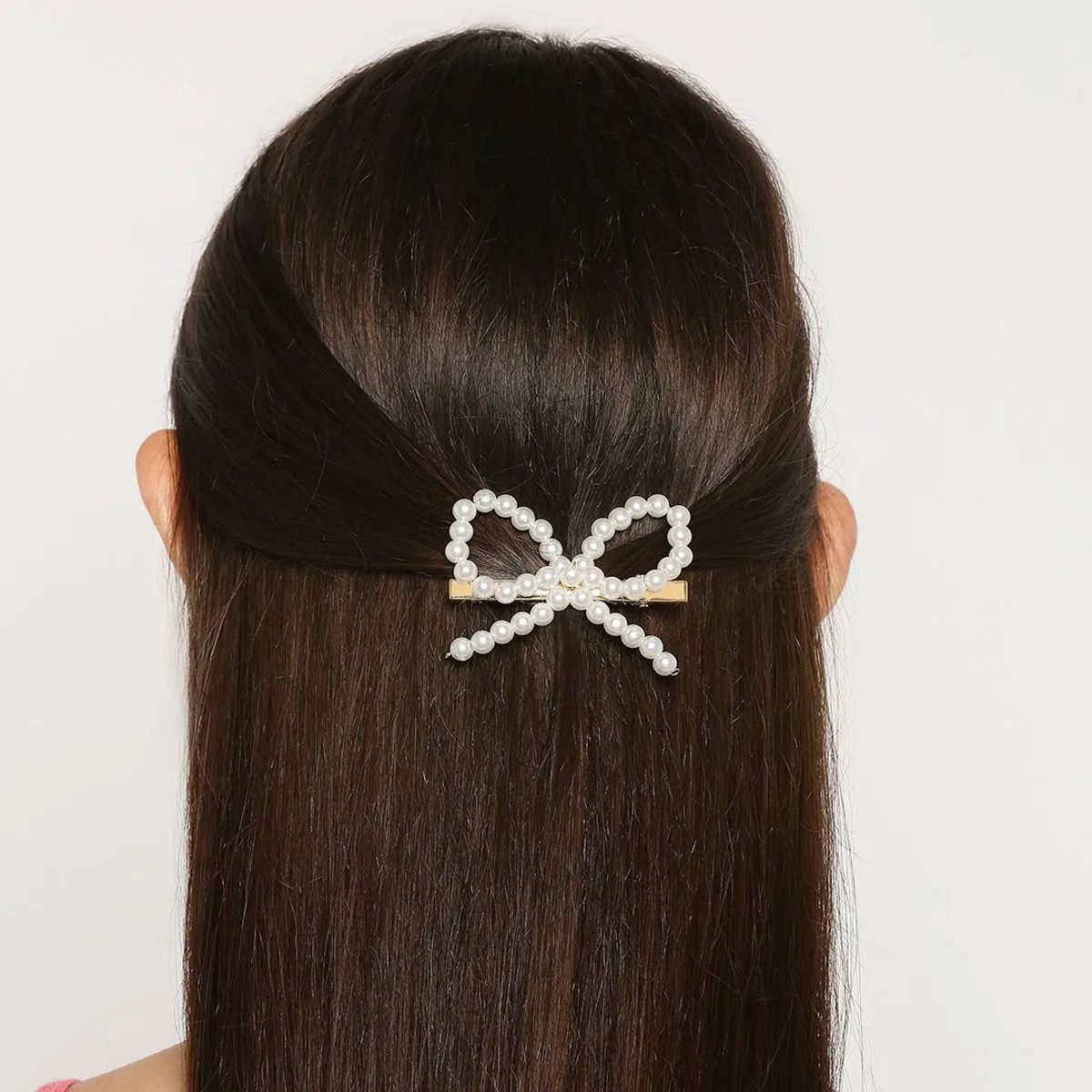 Fabula Gold Tone Bowtie Ribbon Shape Pearl Hairpin/Hairclip